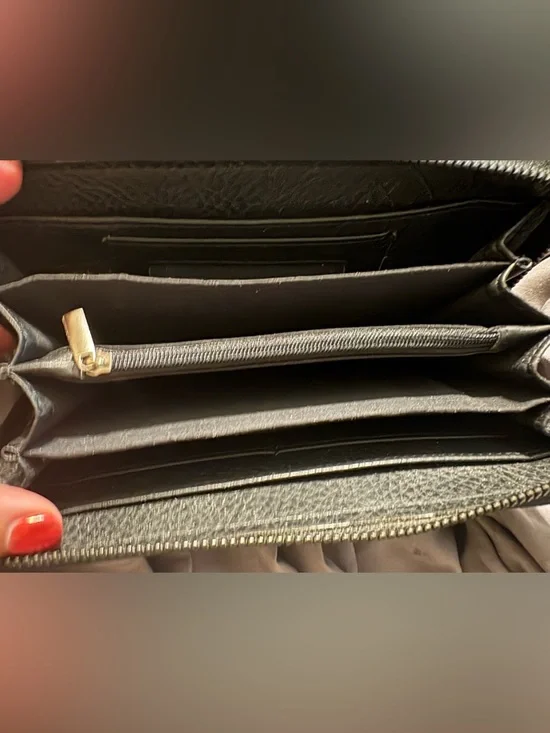 Tory Burch Black Leather Wallet with Logo Medallion - Picture 3 of 4